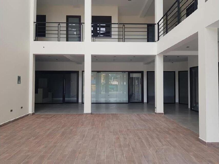 Local Comercial – Puertas Corredizas