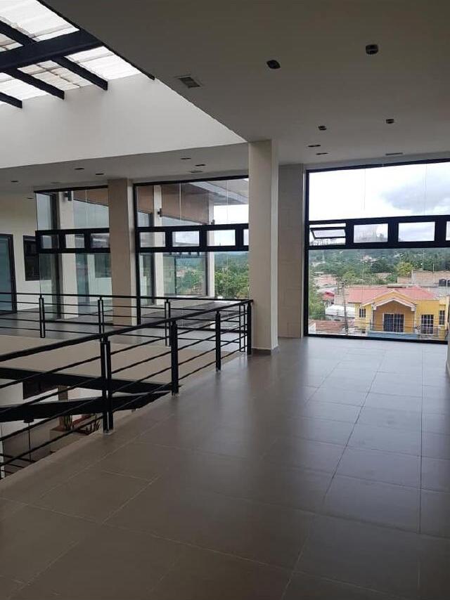Espacio Comercial – Ventanería Aluminio