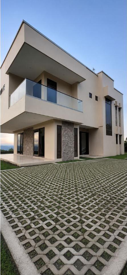 Residencia Moderna – Balcón de Vidrio