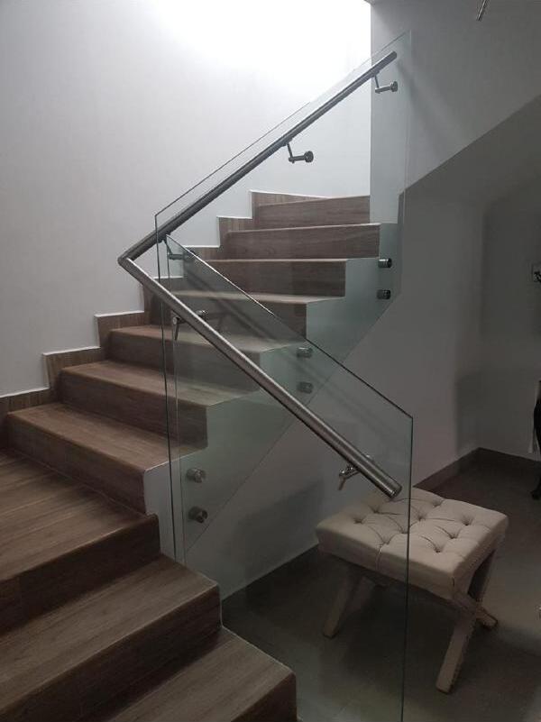 Barandales instalado por CoverGlass HN en Honduras