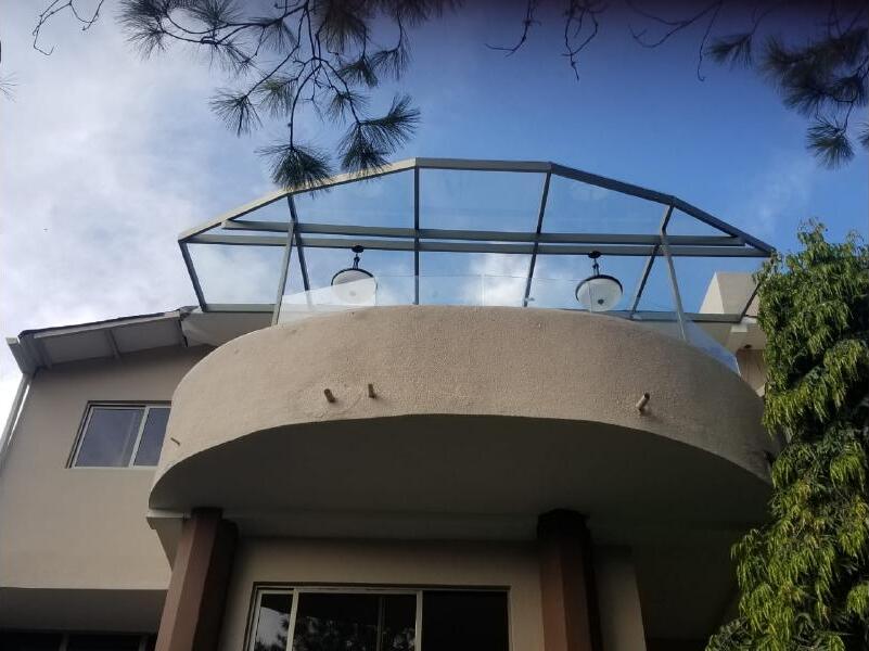 Techo de vidrio en balcón residencial Honduras